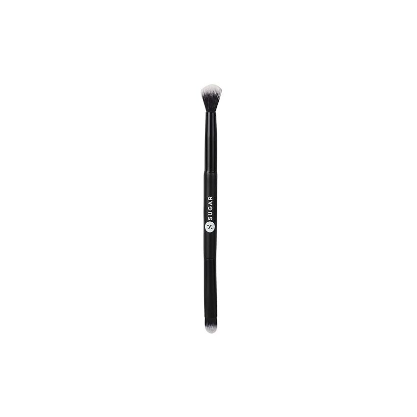 SUGAR Cosmetics - Blend Trend - 413 Flat + Round XL Dual Eyeshadow Brush (Flat and Extra Round Tip) - Synthetic Bristles and Wooden Handle